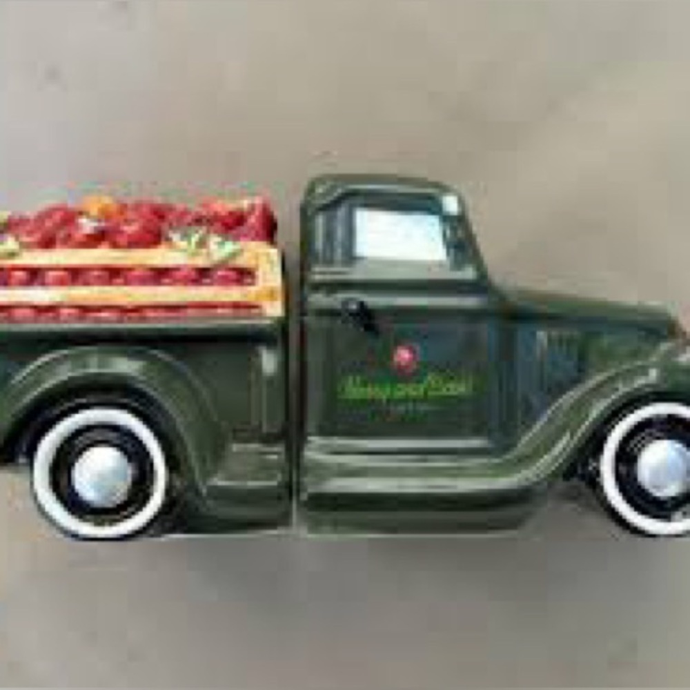 Ceramic vintage Apple Truck Salt & gift Pepper Shaker Set in original box